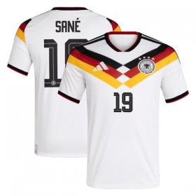 Německo Sane 19 Domácí MS 2026 - Fotbalové Dresy (S/S)