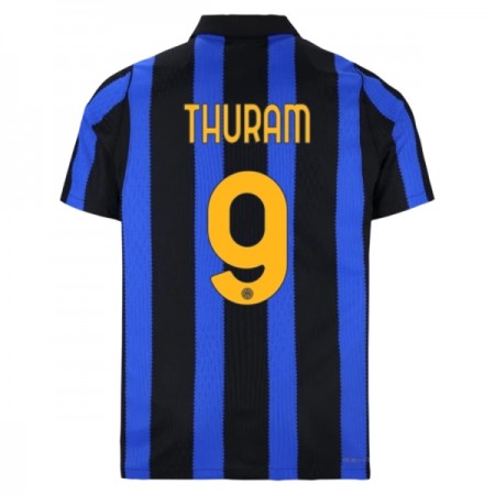 Inter Milán Thuram 9 Domácí 2026-27 - Fotbalové Dresy (S/S) Inter Milán Thuram 9 Domácí 2026-27 - Fotbalové Dresy (S/S)