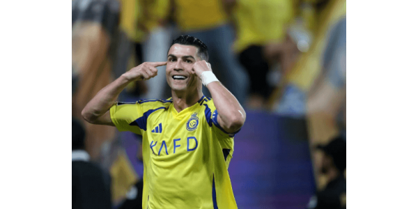 Cristiano Ronaldo obnovuje smlouvu, aby dosáhl vyšší kariéry Cristiano Ronaldo obnovuje smlouvu, aby dosáhl vyšší kariéry