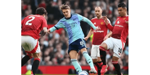 Arsenal remizoval s Manchesterem United a rozbil jeho sen o titulu