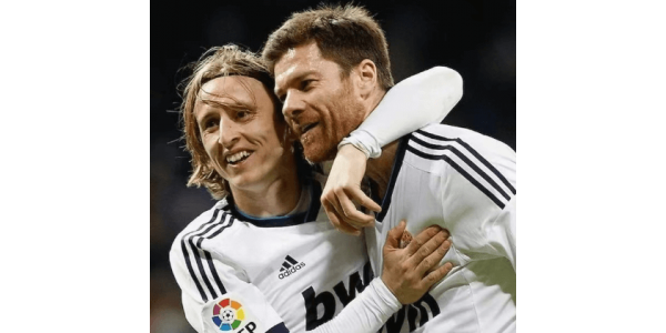 Xabi Alonso trénuje Real Madrid a začíná nová legenda Bernabéu Xabi Alonso trénuje Real Madrid a začíná nová legenda Bernabéu