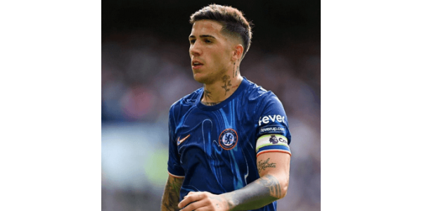 Enzo Fernandez, nyní v dresu Chelsea, se stal nejspolehlivějším pilířem týmu