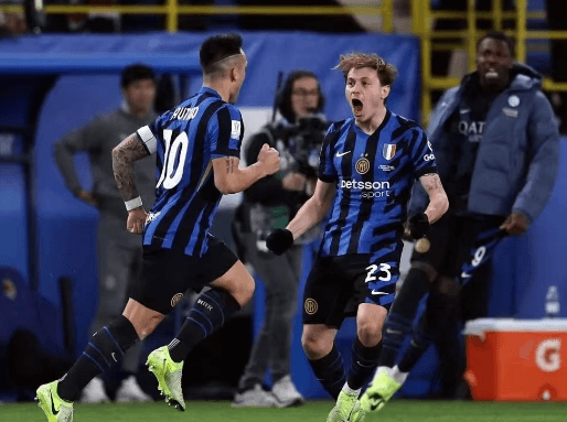 AC Milán uspořádal klasický obrat k zisku Superpoháru v milánském derby