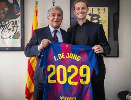 De Jong si zajišťuje budoucnost a obnovuje smlouvu s Barcelonou do roku 2029
