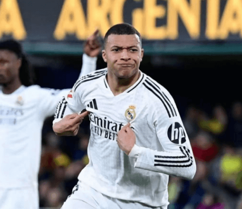 Mbappé je poražen, ale stále čestný, a jeho hattrick v národním derby láme mnoho rekordů