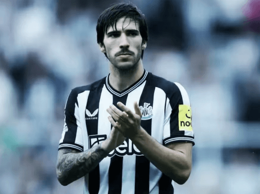 Postupně se vynořil Tonali v dresu Newcastlu United