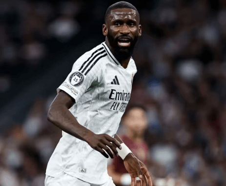 Real Madrid plánuje prodloužit smlouvu s legendárním obráncem Antoniem Rüdigerem