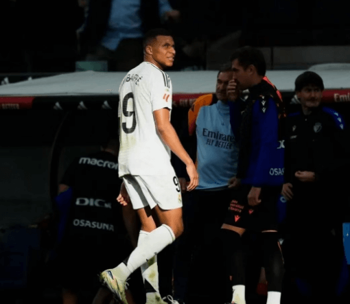 Ve sprinterské fázi sezóny dostal Mbappe čtvrtou červenou kartu v kariéře