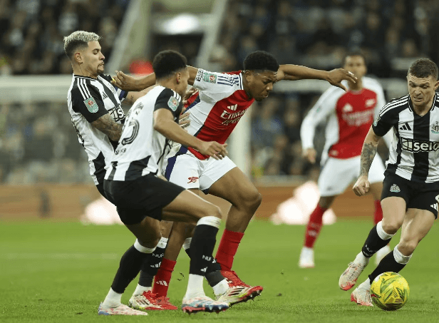 Vzestup Newcastlu a dilema Arsenalu