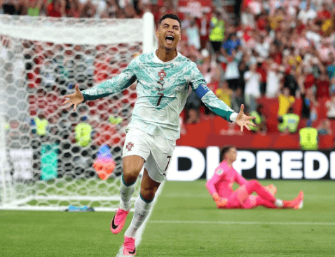 Cristiano Ronaldo pokračuje ve své cestě, Luka Modrić se loučí