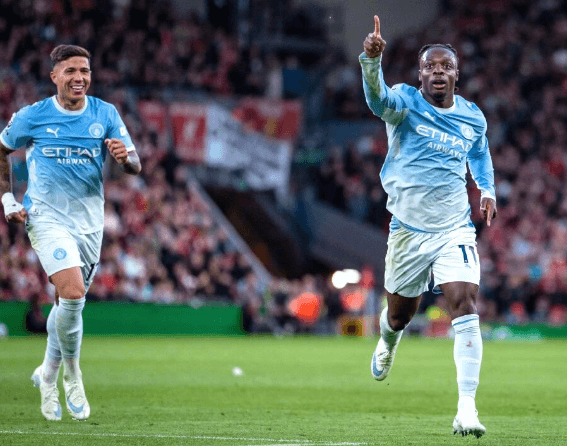 Manchester City vede Premier League díky suverénní sérii šesti výher