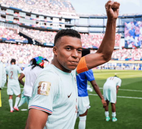 Mbappé se vykoupil a závod o rekordy mistrovství světa je čím dál napínavější
